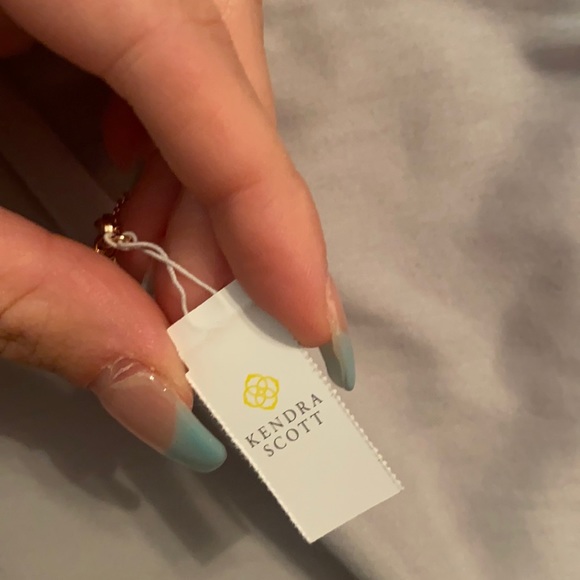 Kendra Scott Rose Gold Ever Necklce with Peridot Illusion Stone - Picture 4 of 5